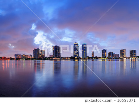 Miami night scene Miami night scene 10555371