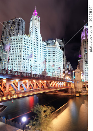 Chicago River Walk 10556144