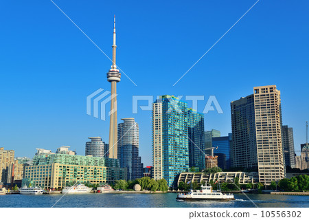 Toronto skyline in the day 10556302