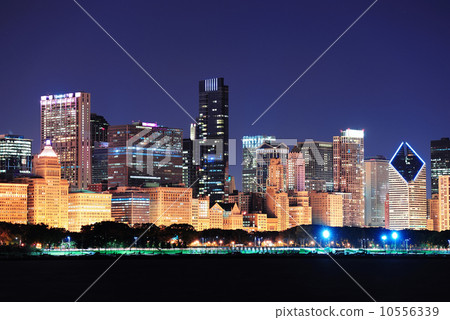 Chicago skyline at dusk Chicago skyline at dusk 10556339