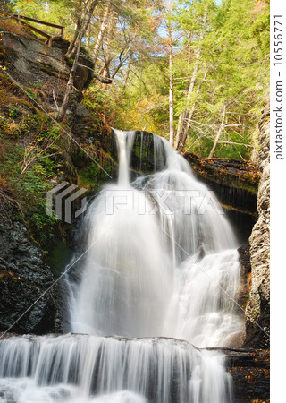 Autumn Waterfall in mountain Autumn Waterfall in mountain 10556771
