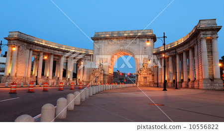 Manhattan Bridge Arch Manhattan Bridge Arch 10556822