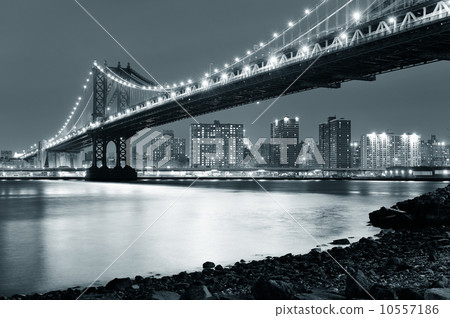 Manhattan Bridge 10557186