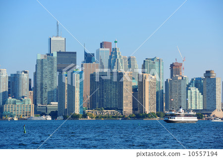 Toronto skyline in the day 10557194