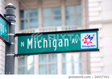 Chicago street road sign Chicago street road sign 10557301