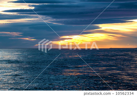 Sunset Sunset 10562334