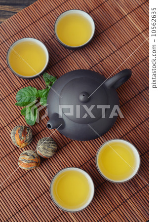Green tea 10562635