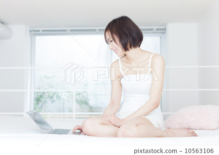A woman using a computer 10563106