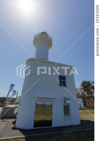 Sunshine horn lighthouse in fine weather 10563895
