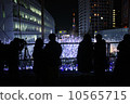 People seeing the night view of Christmas People seeing the night view of Christmas 10565715