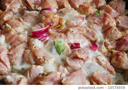 Cooking meat 10578939