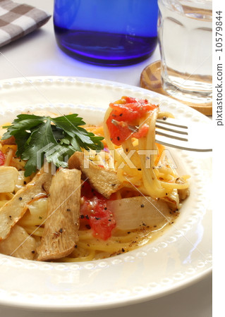 Pasta Spaghetti Cream Source Up White Background Pasta Spaghetti Cream Source Up White Background 10579844