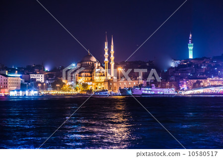Night view on the restaurants at the end of the Galata bridge, S 10580517