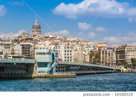 Cityscape with Galata Tower over the Golden Horn in Istanbul, Tu Cityscape with Galata Tower over the Golden Horn in Istanbul, Tu 10580529