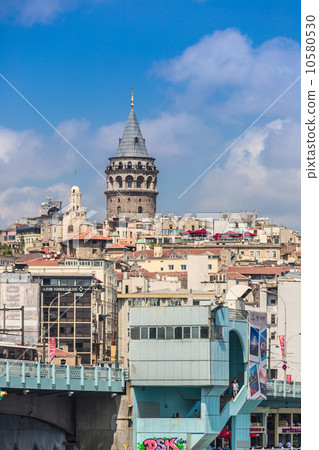 Cityscape with Galata Tower over the Golden Horn in Istanbul, Tu Cityscape with Galata Tower over the Golden Horn in Istanbul, Tu 10580530