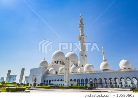 Sheikh Zayed Grand Mosque in Abu Dhabi, the capital city of Unit Sheikh Zayed Grand Mosque in Abu Dhabi, the capital city of Unit 10580602