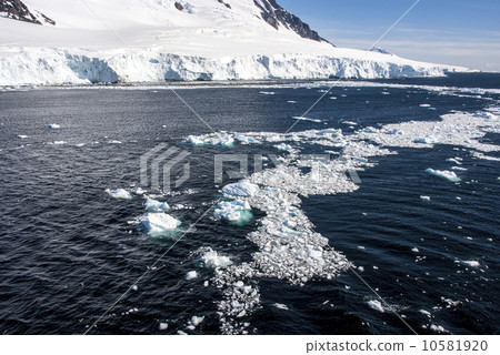 Antarctica - Blue sky 10581920