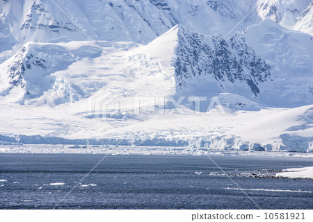 Antarctica - Blue sky 10581921