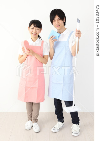 男人和女人用清潔工具 男人和女人用清潔工具 10583475