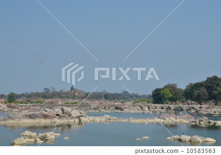 Orcia is on the northern end of the Deccan Plateau, on the side of the Vietna side of the branch of the Ganges river Orcia is on the northern end of the Deccan Plateau, on the side of the Vietna side of the branch of the Ganges river 10583563