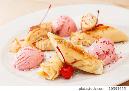 pancakes with ice cream for kids 10595635