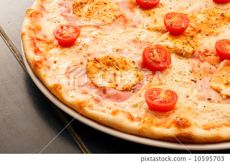 pizza with chicken 10595703