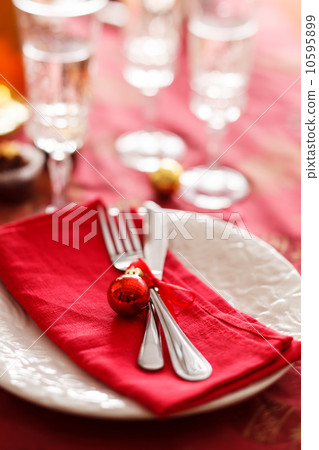 Christmas Table Setting Christmas Table Setting 10595899