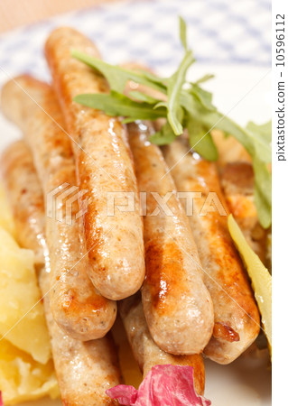 sausages with cabbage 10596112
