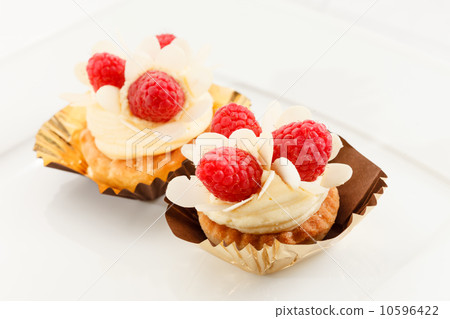 raspberry tart 10596422