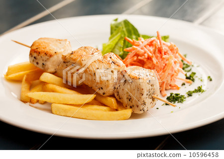 chcken kebab with french fries 10596458