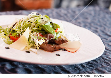 meat with vegetables 10596788