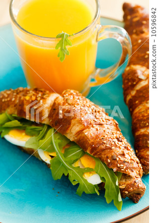 healthy breakfast 10596842