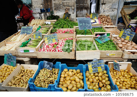 Morning market of Honfleur, France 10598675