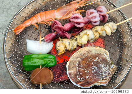 Seafood barbecue 10599383