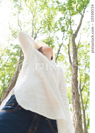 A woman to look at 10599554