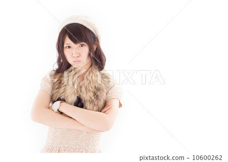 穿清涼針織夏天衣裳和擺在各種各樣的姿勢的俏麗的女孩 10600262