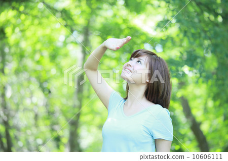 一個女人屏蔽太陽 10606111