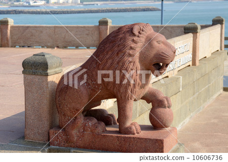 Lion statue. Swami Vivekananda memorial. Kanyakumari, Tamilnadu, India.  10606736