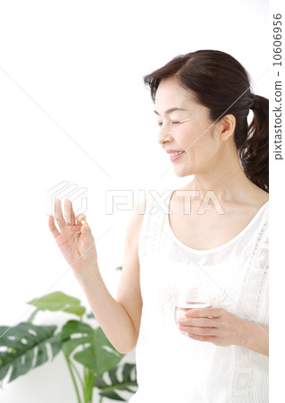 Senior woman drinking supplement Senior woman drinking supplement 10606956
