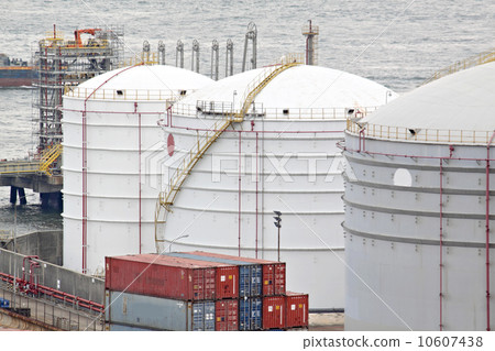 gas container and bridge 10607438