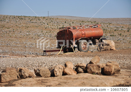 Cistern on a desert Cistern on a desert 10607805
