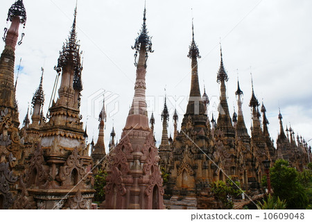 Bells of Myanmar Tone of the bells of Kaku remains 10609048