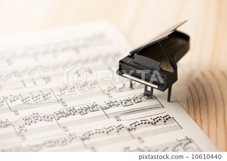 Miniature piano and score Miniature piano and score 10610440