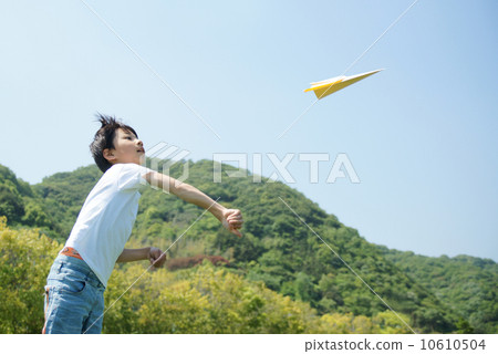 paper airplane paper airplane 10610504