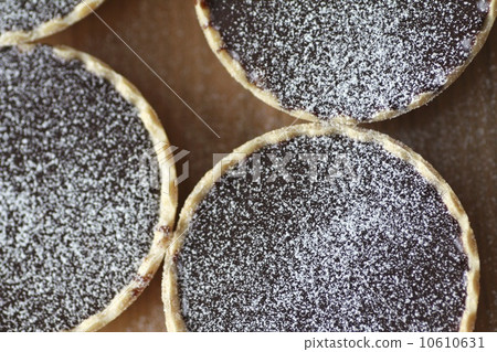 Mini handmade rich chocolate tart 10610631