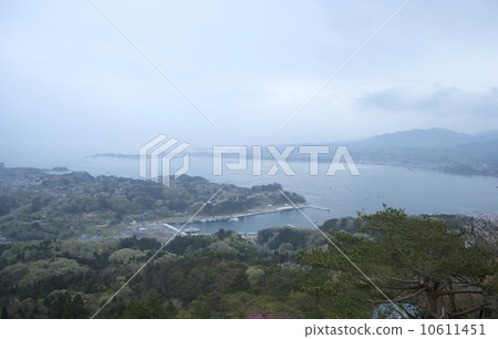 I see Kesennuma from Kameyama in Oshima. 10611451