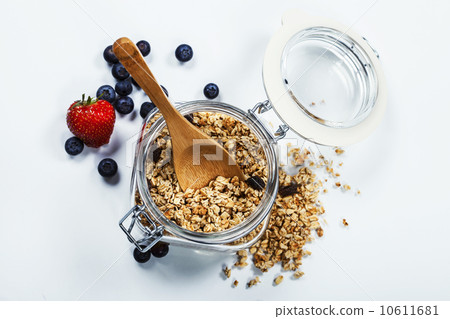 Healthy breakfast - muesli and berries 10611681