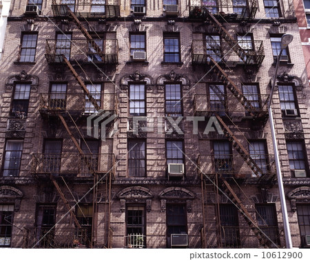 Cast iron building Cast iron building 10612900