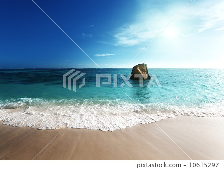 sunset on the beach, Anse Source d'Argent, La Digue island, Seys 10615297