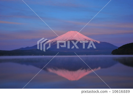 從Yamanakako Lake Red Fuji轉換 從Yamanakako Lake Red Fuji轉換 10616889